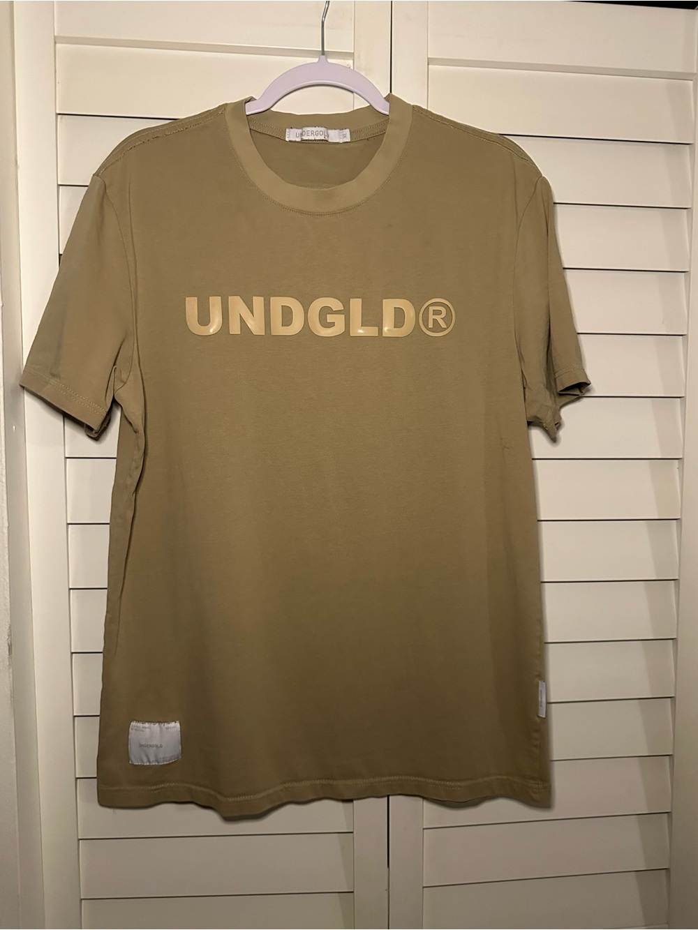 Undergold men’s  Crewneck T-Shirt in khaki tan EUC
